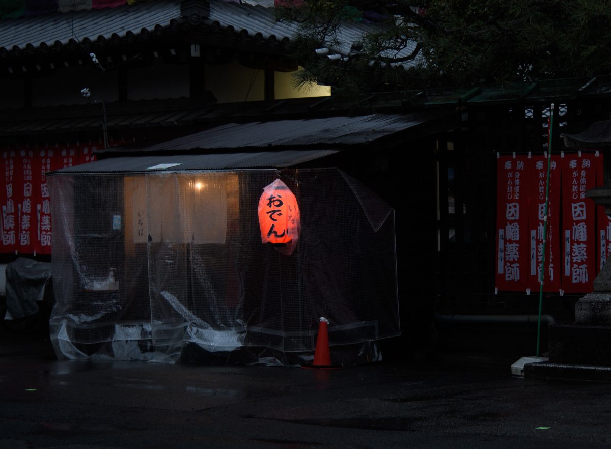 京都最古の屋台「屋台いなば」 突然の解体からの店舗として復活。 屋台時代の思い出を語り合う。