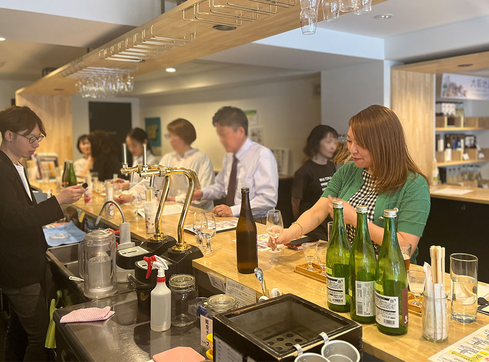 梅田角打ち　浅野日本酒店　カウンター