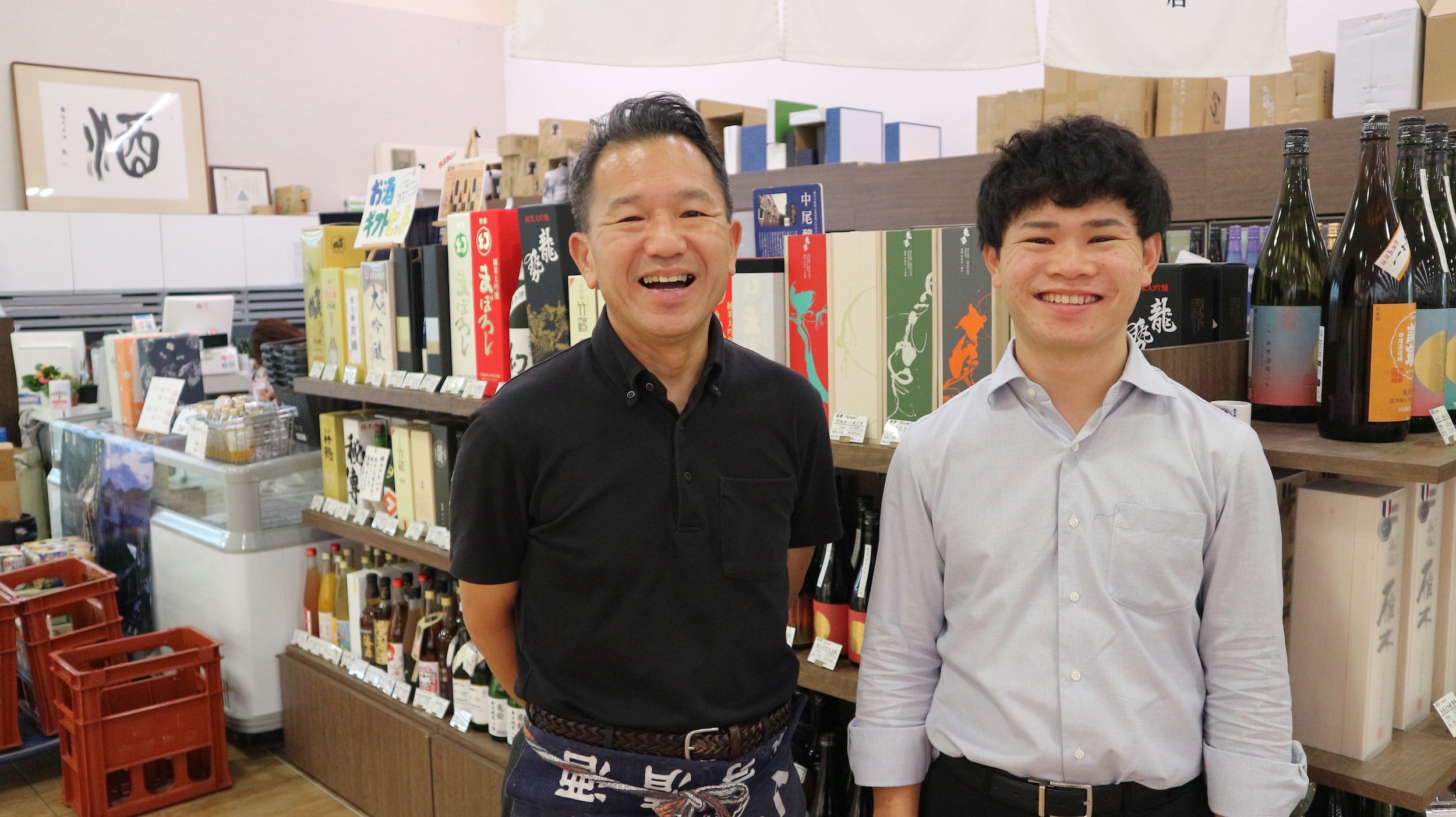 山田智嗣さん　後継者の山田時生さんとともに